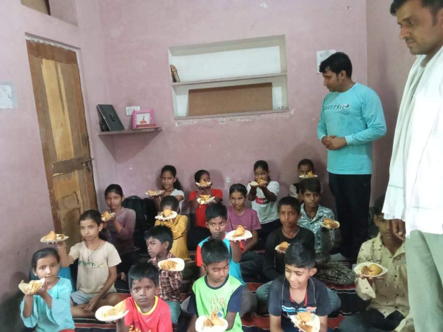 बीकानेर: पुण्यार्थम् संस्कार केन्द्रों पर बच्चों को अल्पाहार वितरण – गजानंद सैन ने दिया प्रेरक संदेश