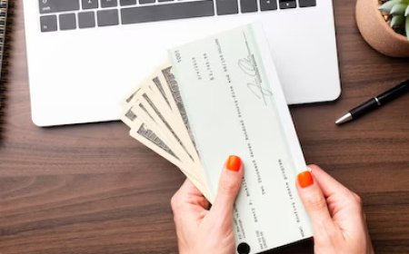 Cheque Signing Mistakes: चेक के पीछे एक साइन और जेब खाली! RBI का ये नियम नहीं जानते 90% लोग