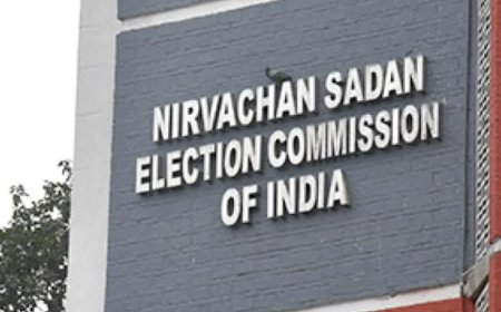 चुनाव आयोग का सख्त एक्शन: 17 गैर-मान्यता प्राप्त पार्टियों का रजिस्ट्रेशन रद्द, 7 को नोटिस पर तैयारी