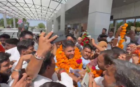 बीकानेर में विधायक रविन्द्र सिंह भाटी का भव्य स्वागत, JCB से हुई पुष्पवर्षा, युवाओं में दिखा ज़बरदस्त जोश