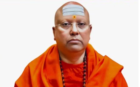 Swami Parth Sarthy Case Live: FIR के वक्त लंदन में था बाबा, देर रात छात्राओं को कमरे में बुलाता था