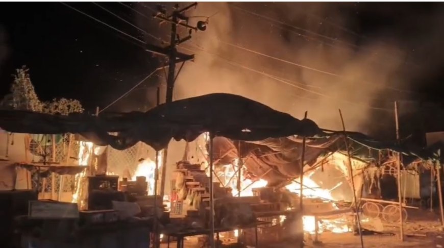 Khajuwala Fire: देर रात सब्जी मंडी में लगी भीषण आग, गैस सिलेंडर से टला बड़ा हादसा