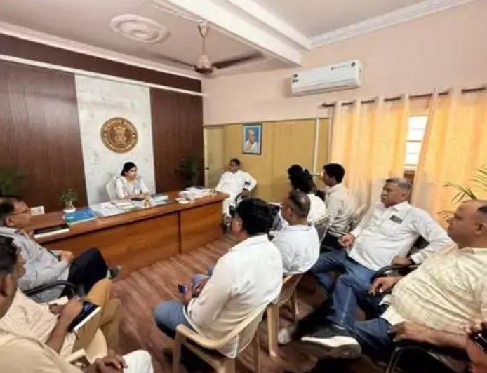 Pugal News: नहर बंदी से पहले पेयजल व्यवस्था दुरुस्त रखने के निर्देश, विधायक डॉ. विश्वनाथ मेघवाल की समीक्षा बैठक