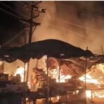 Khajuwala Fire: देर रात सब्जी मंडी में लगी भीषण आग, गैस सिलेंडर से टला बड़ा हादसा